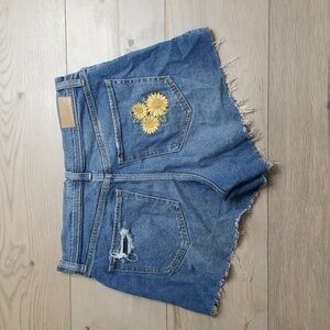 Hollister Women's high rise vintage short 4 inch sz 7/28